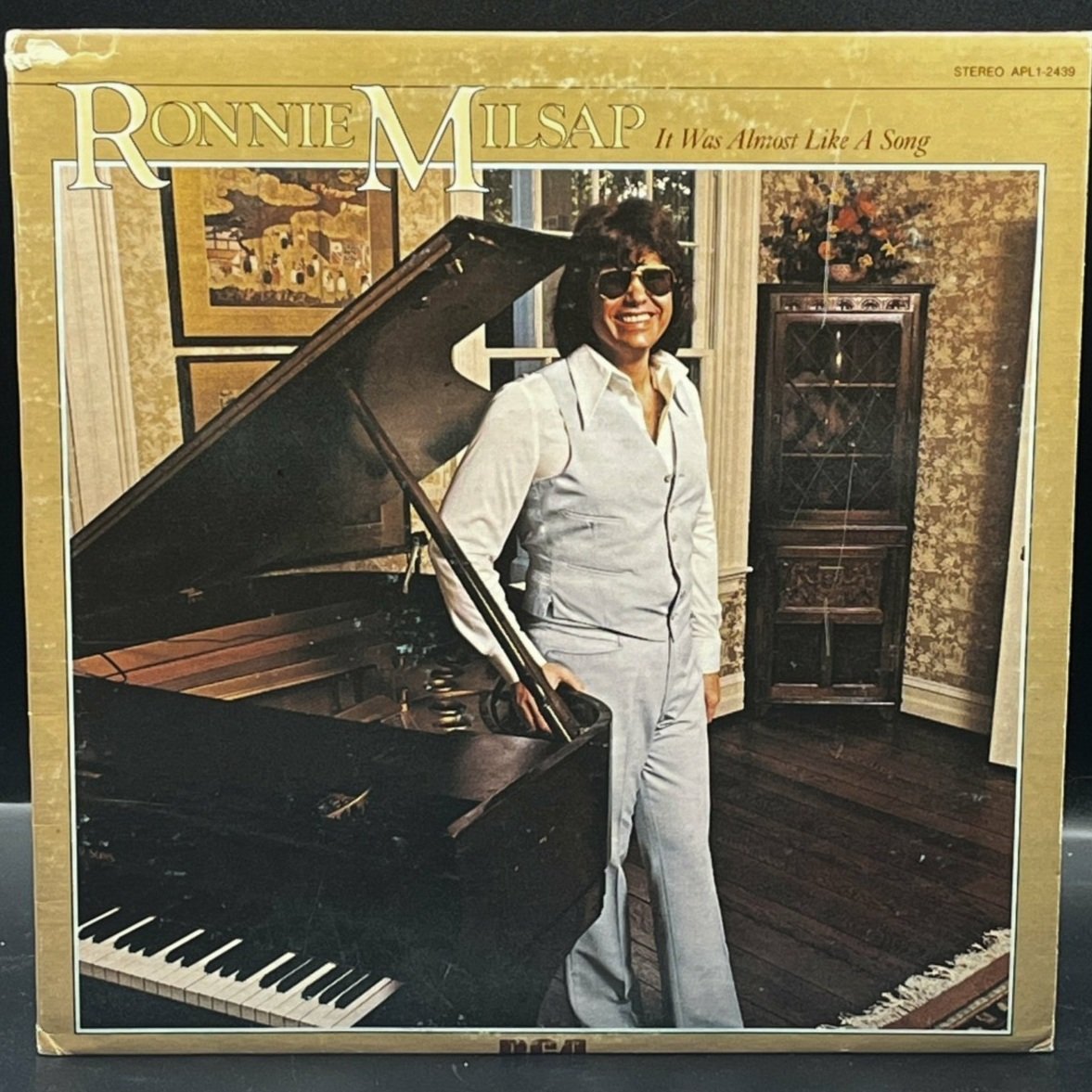 Ronnie Milsap - It Was Almost Like a Song